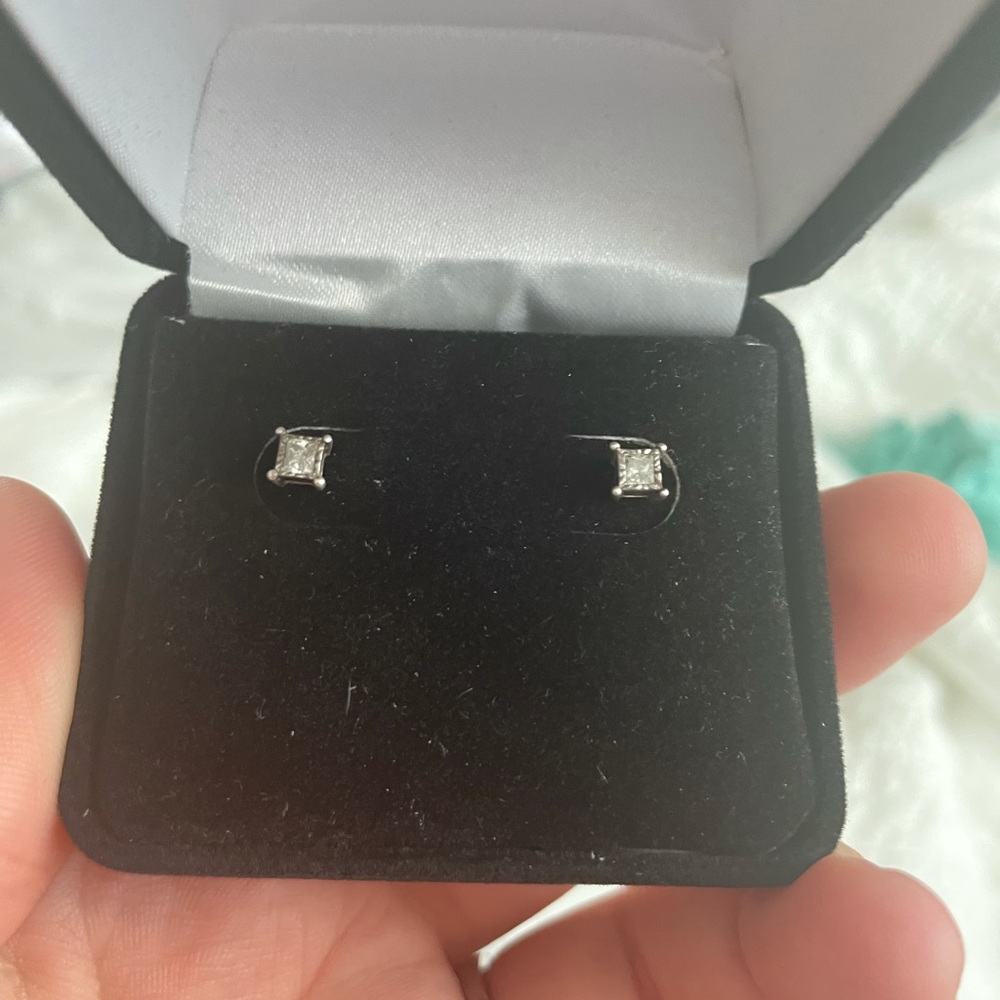 Kay Jewelers Diamond Studs. Approx 1/10 carat.